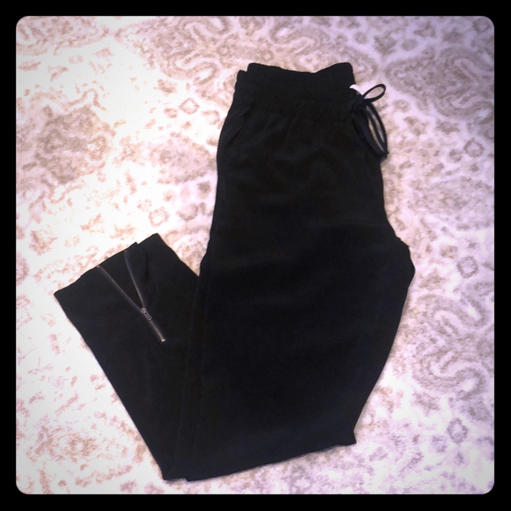 Leith pants with zippered bottoms